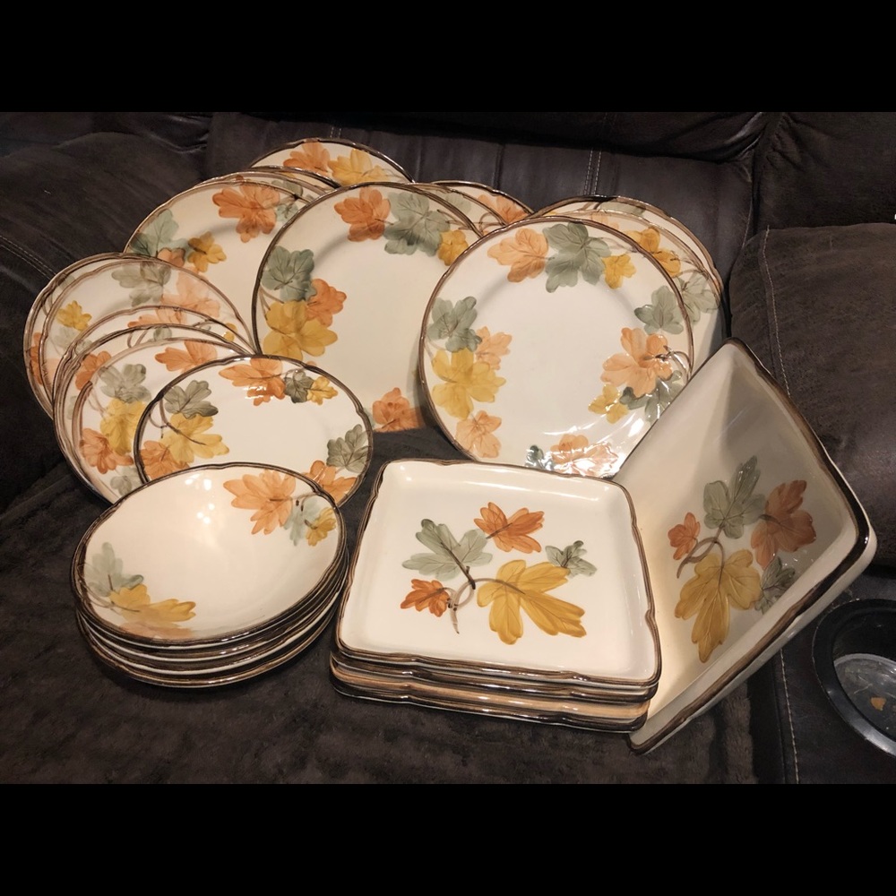 28 Pieces Vintage Franciscan October China